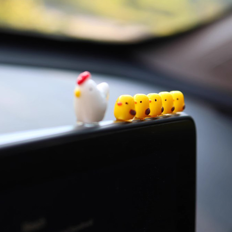 Simpatici mini polli cruscotto - Car Accessories Oman recensione e prezzo
